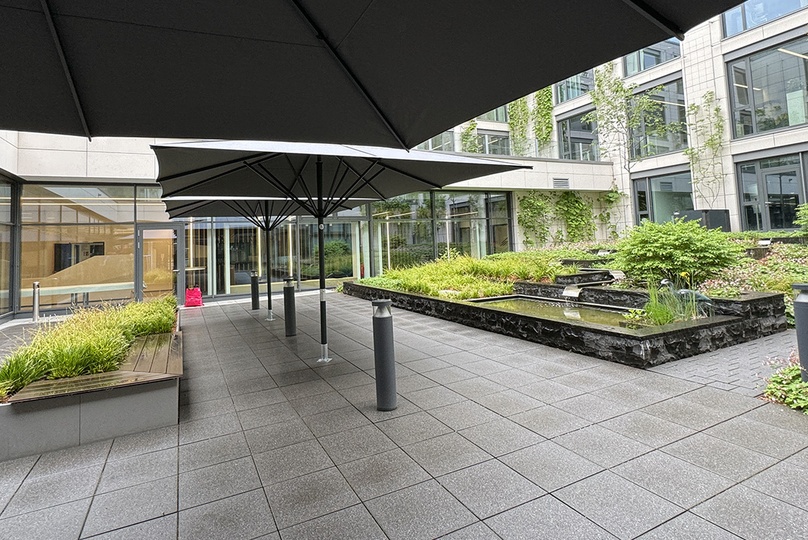 Auch Banker lieben’s schattig: Sonnenschirme für die Volksbank Stuttgart