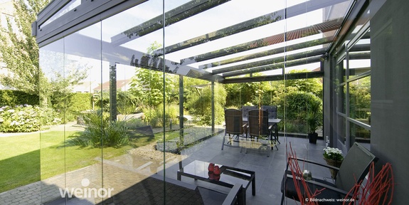 Glasoase von weinor: Glas-Terrassendach mit seitlichen Elementen